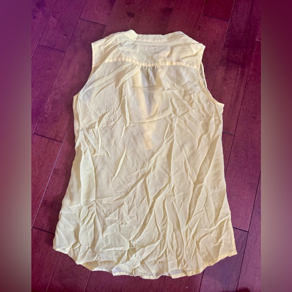 NWOT Banana Republic Yellow Sleeveless Blouse - Picture 3 of 3